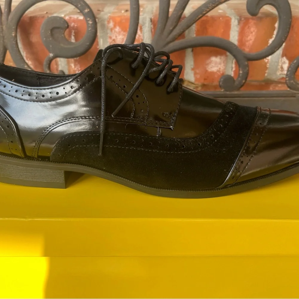 Black Oxford Shoes with Matte Finish and Textured Appearance - Picture 1 of 3